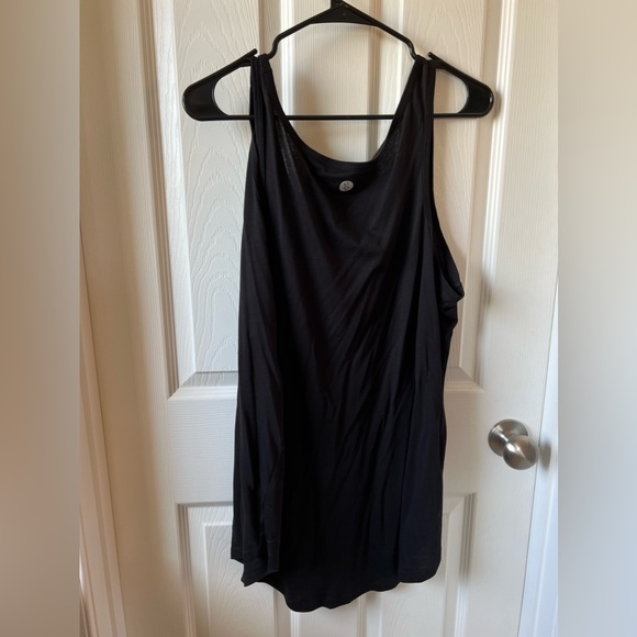 Torrid Strong Scoop Neck Active Tank Size 2 - Picture 4 of 6